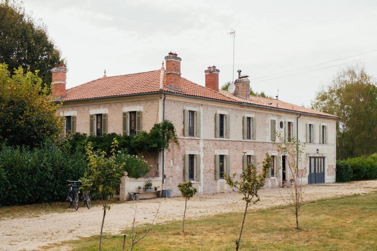 Villa 2 Pas Sages La Roche-Chalais Exterior photo